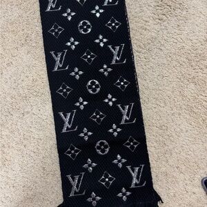 Louis Vuitton Monogram Black and Silver Scarf